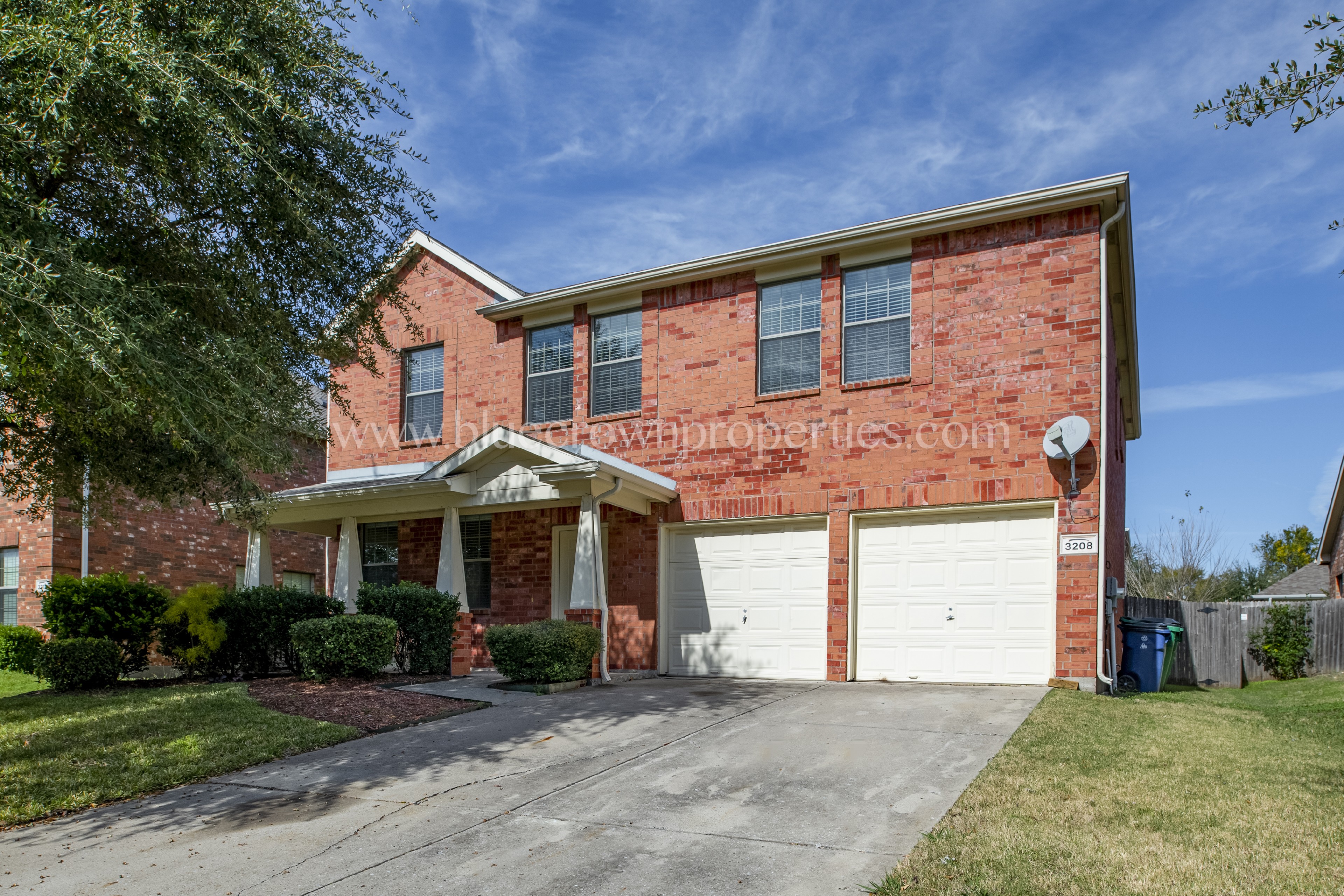 3208 Grant St — property photo 1