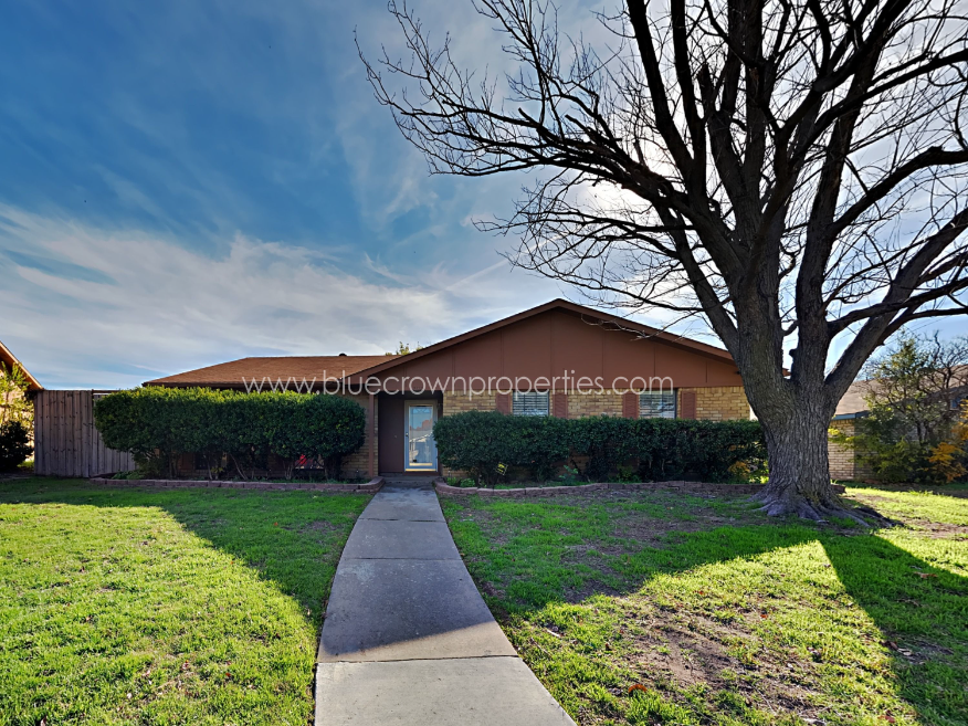2112 Victoria Road — property photo 1