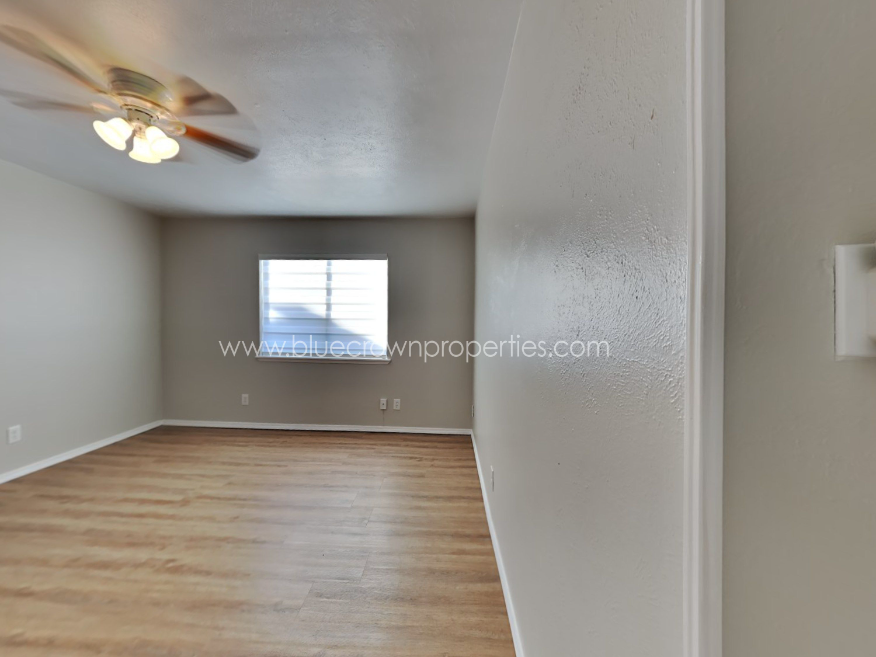 2112 Victoria Road — property photo 3