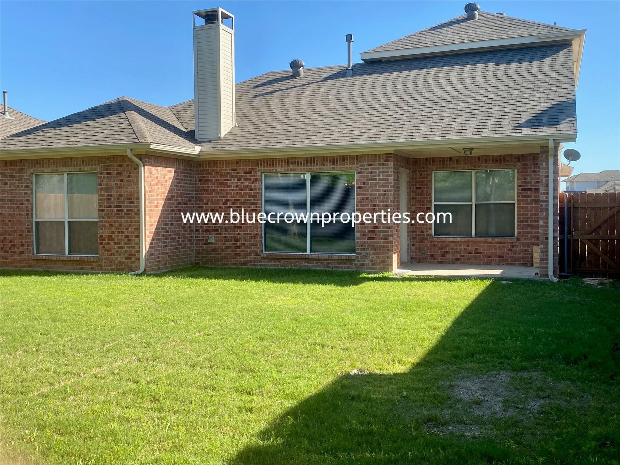 1829 Carver Dr — property photo 4