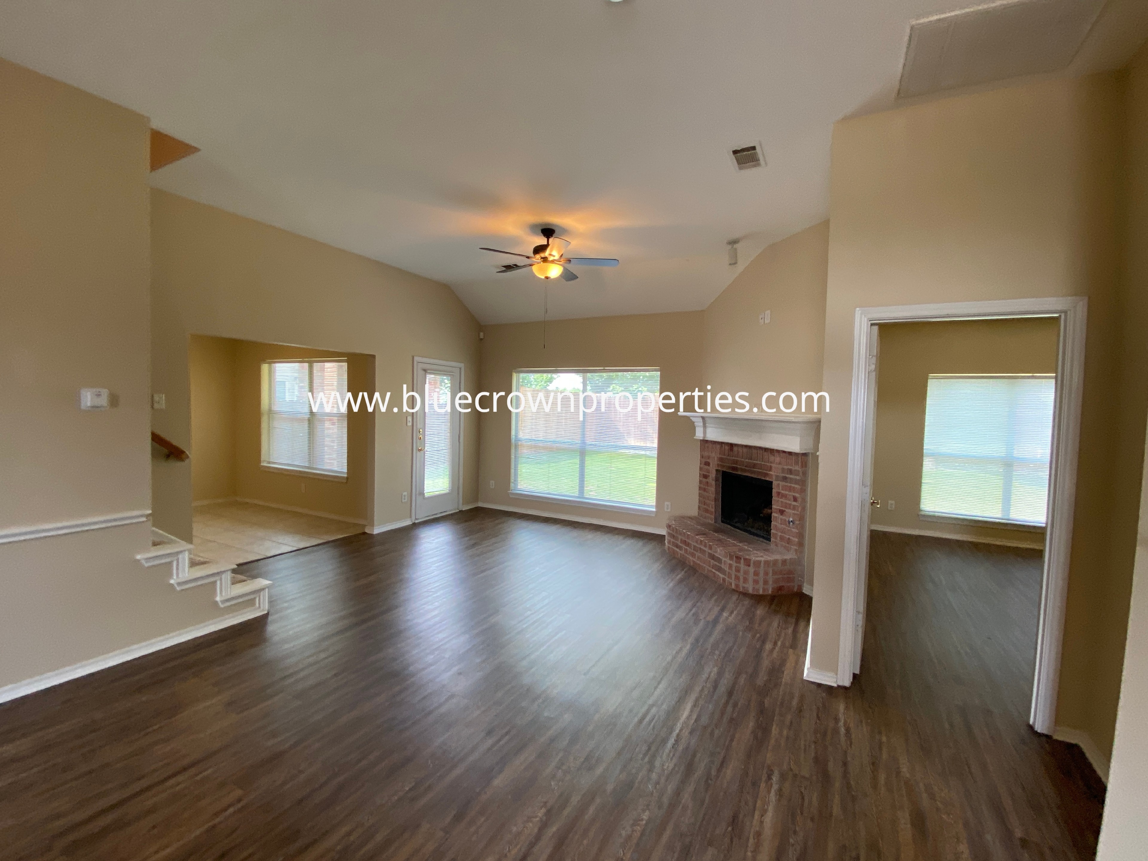 1829 Carver Dr — property photo 3