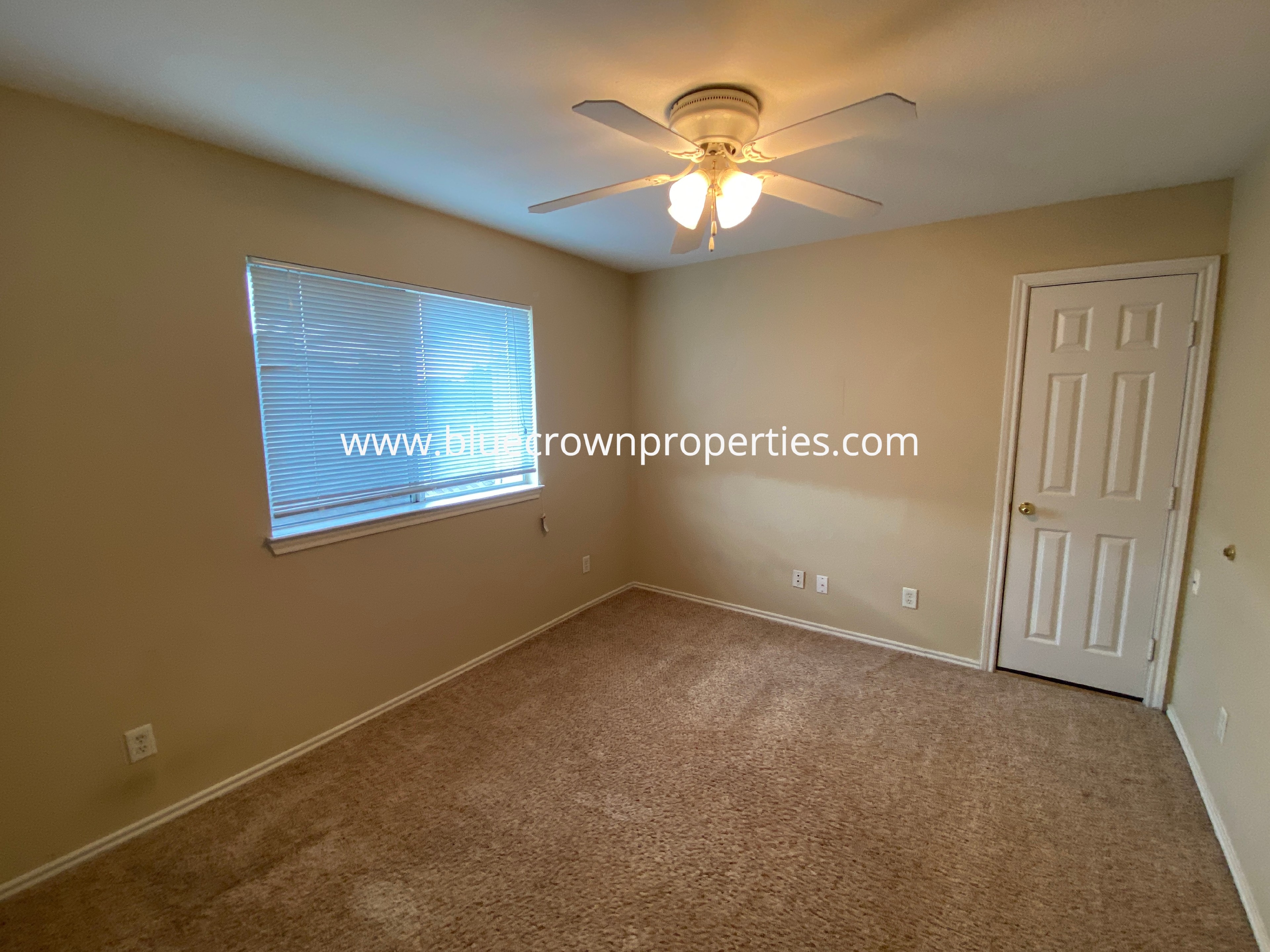 1829 Carver Dr — property photo 2