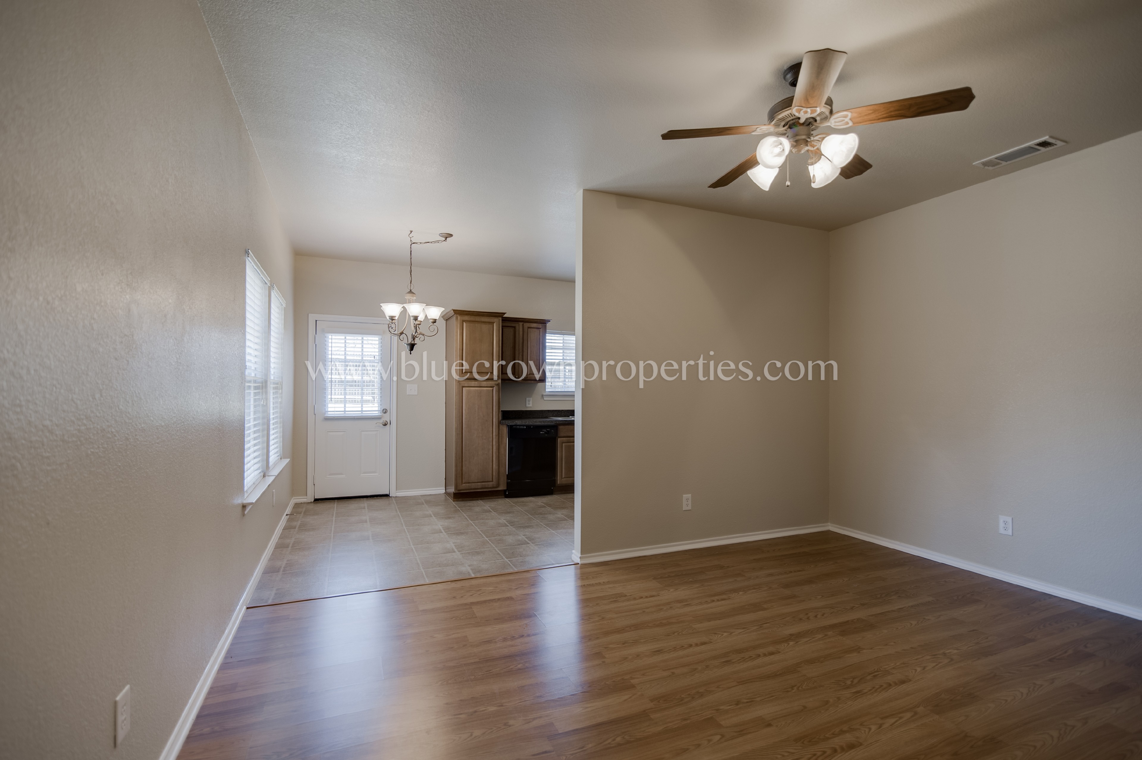 706 Parkplace Rdg — property photo 2