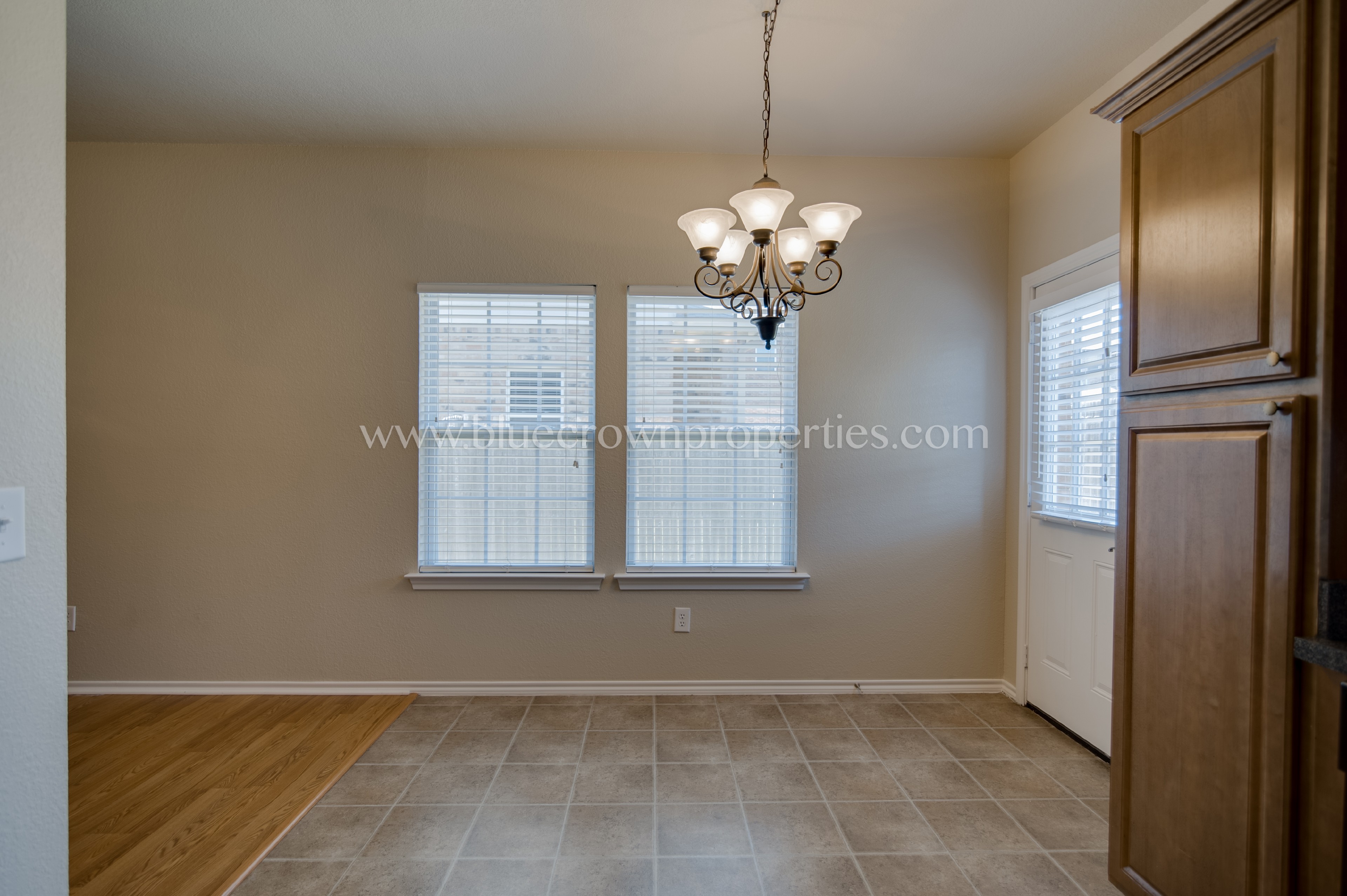 706 Parkplace Rdg — property photo 5