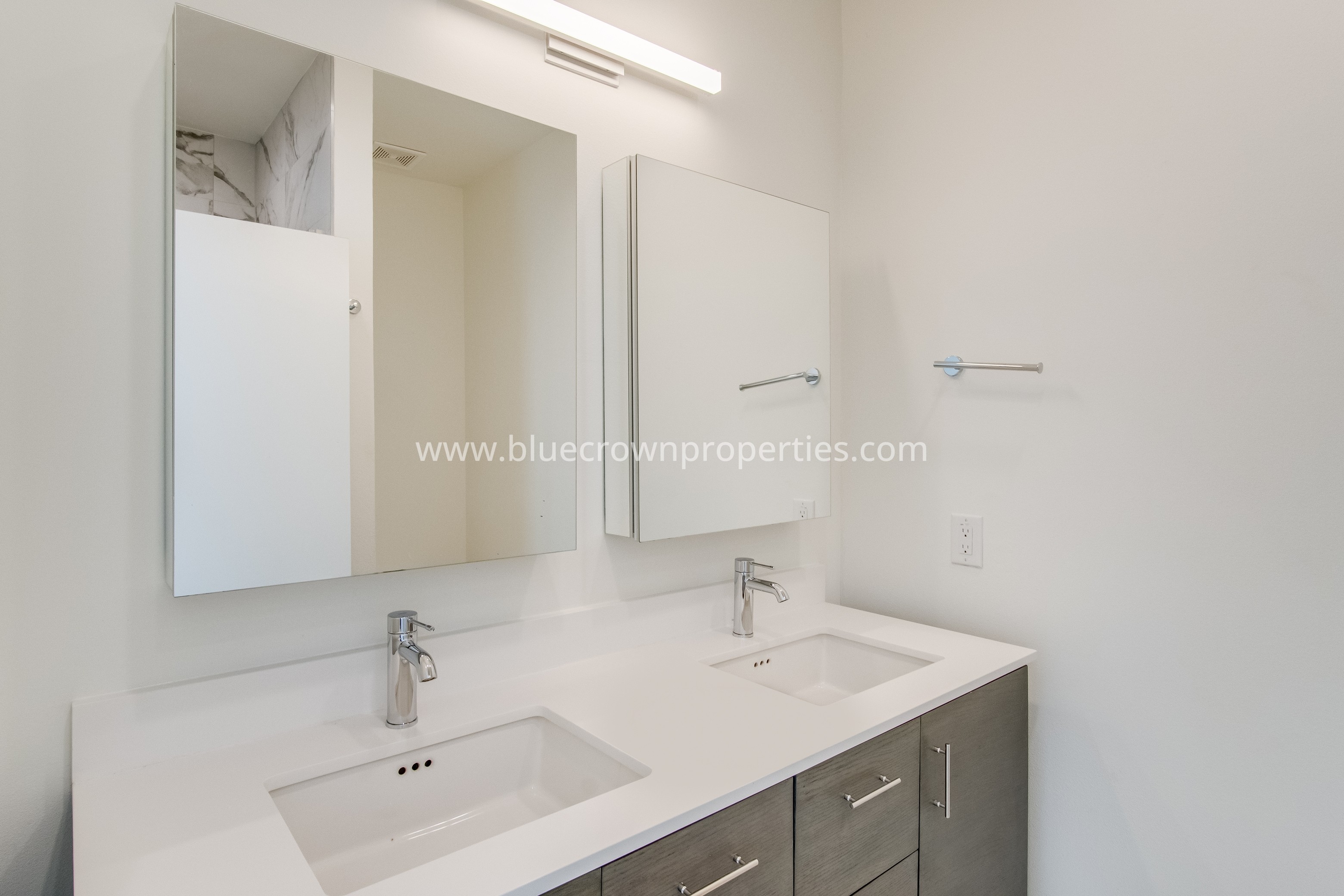 1515 S Akard St Apt 402 — property photo 2
