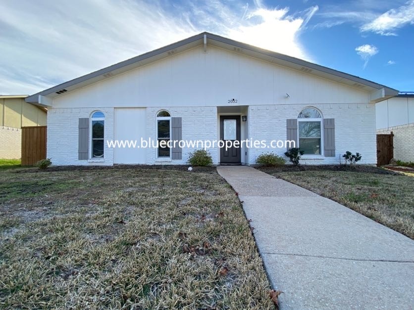 2032 Kings Road — property photo 1