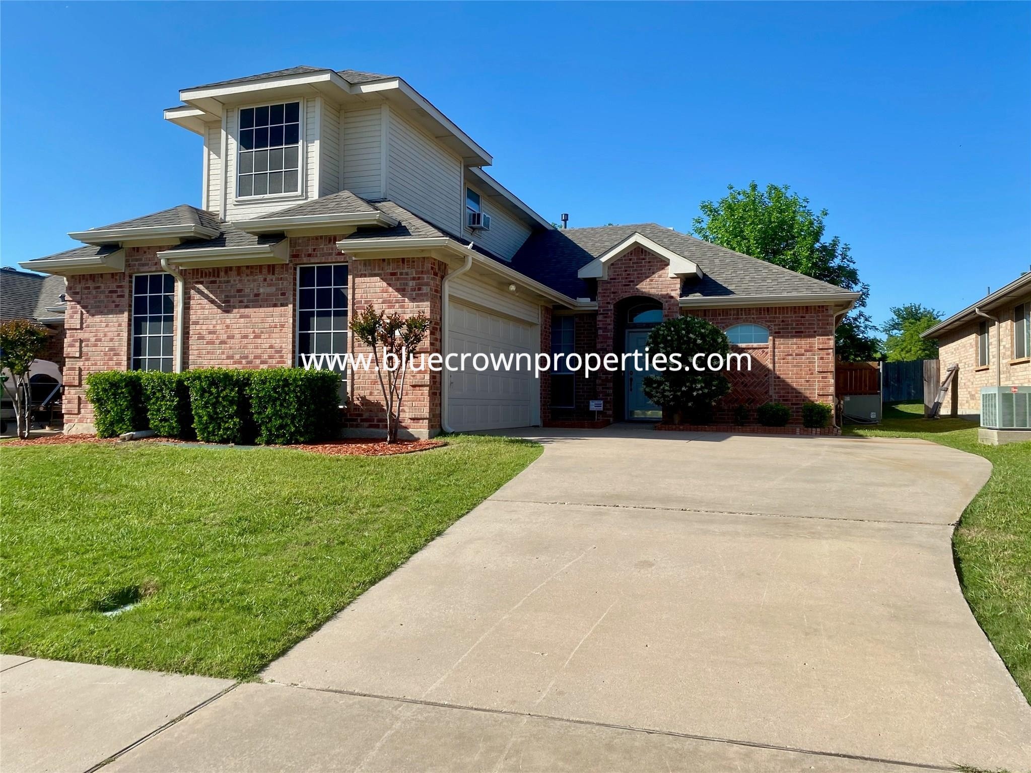1829 Carver Dr — property photo 1